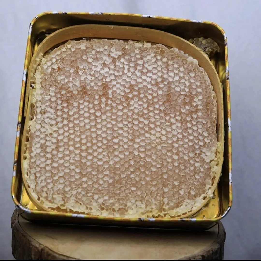 Round Honeycomb Honey | গোল চাক মধু - Image 2